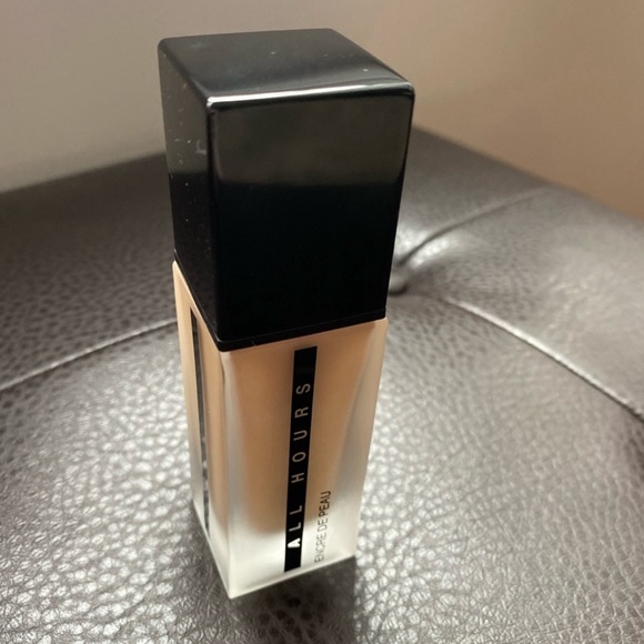 Yves Saint Laurent foundation - Picture 2 of 4